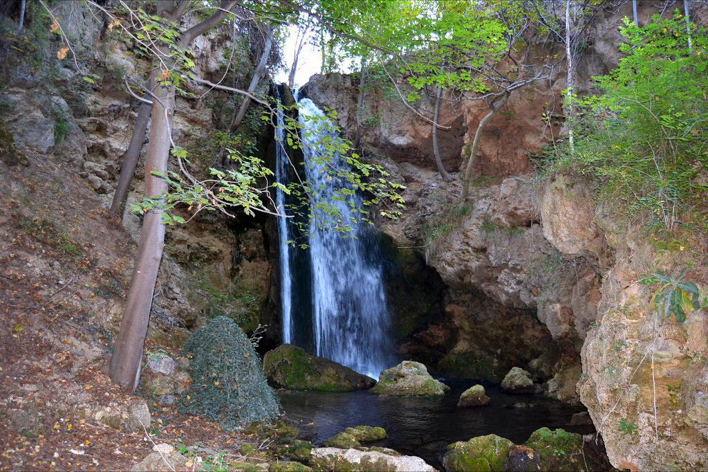 Cascada del Río Aguisejo en Santibañez de Ayllón retocad a