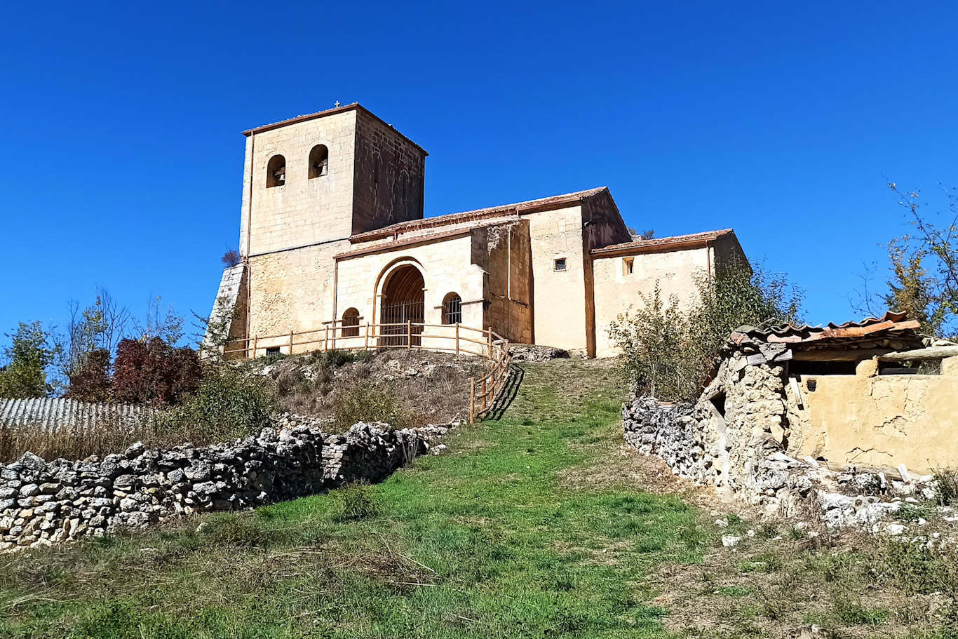 Ermita de la Virgen del Barrio 03 edited 1