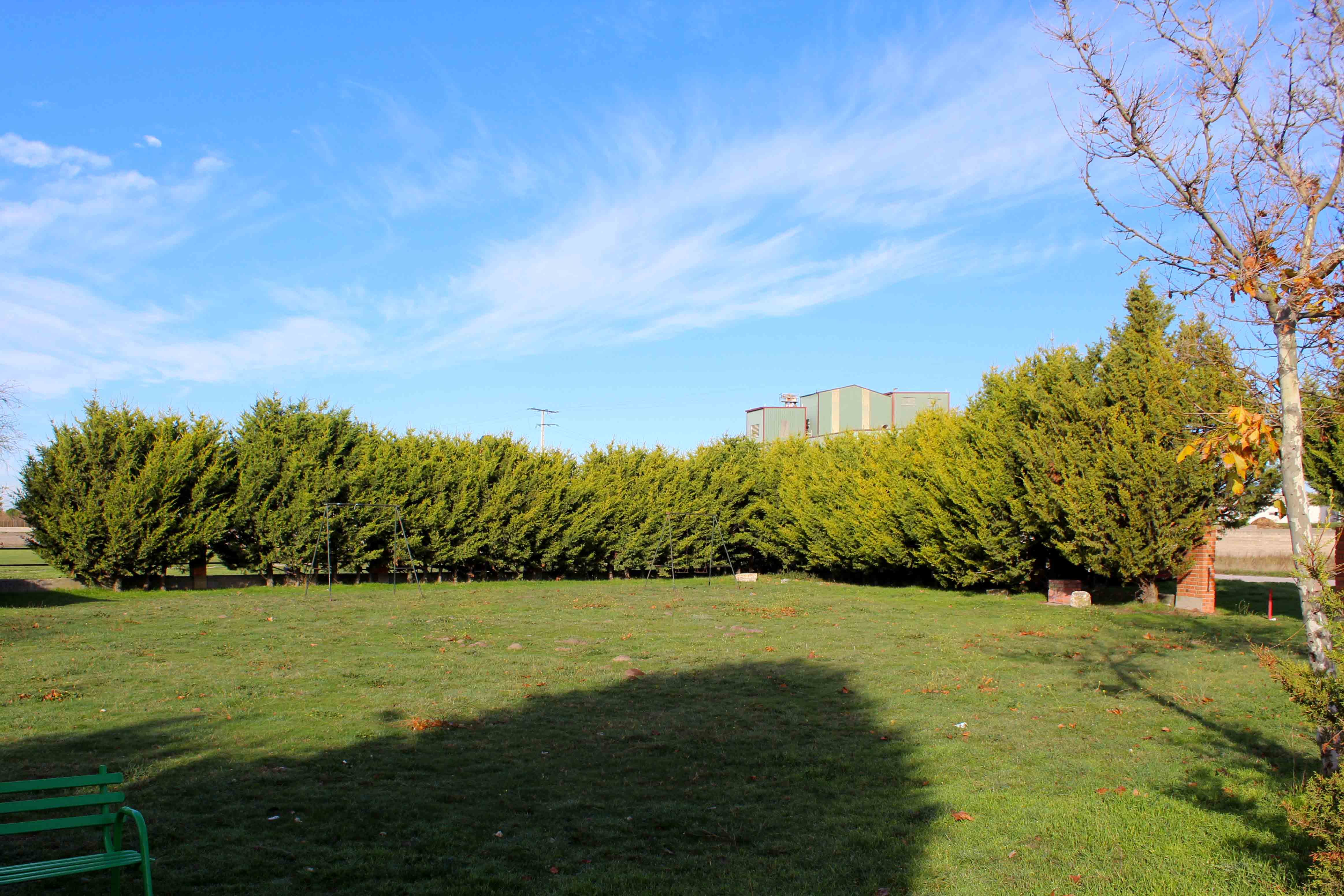 ZONA VERDE JUNTO A LA ERMITA DE NUESTRA SEÑORA DE LOS OLMOS OLOMBRADA retocada 