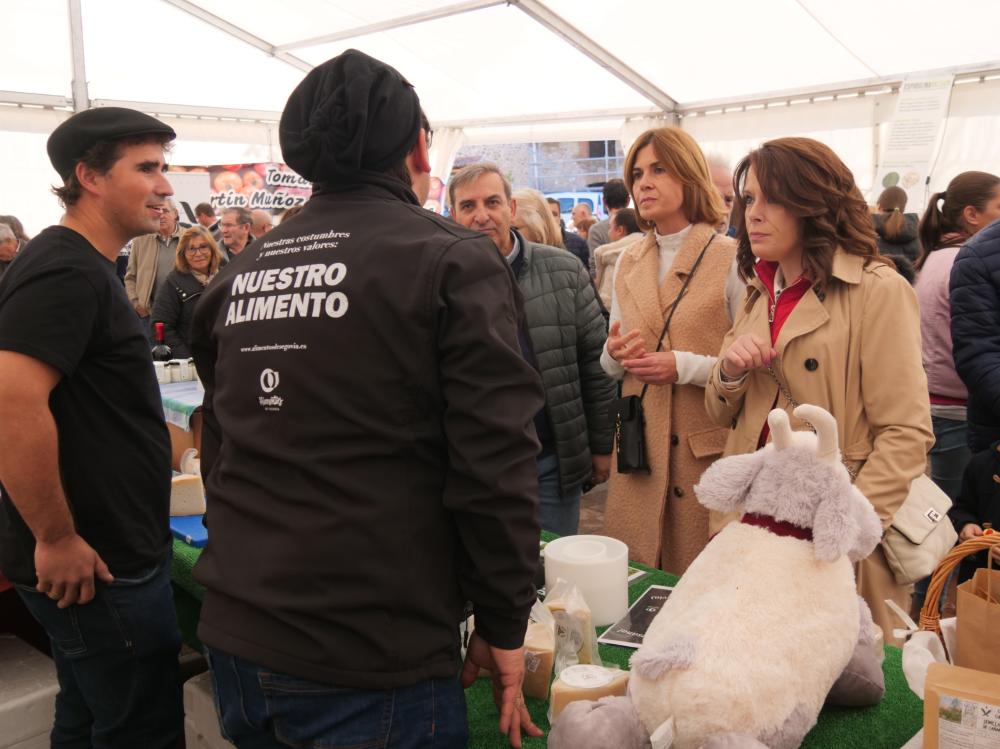 20231112_Feria_del_Ganado_Navafría_Caravana_Alimentos_13_slide.jpg