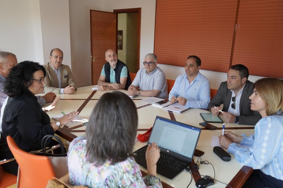 El Palacio Provincial acoge una reunión para abordar soluciones conjuntas entre el sector hostelero y la Diputación