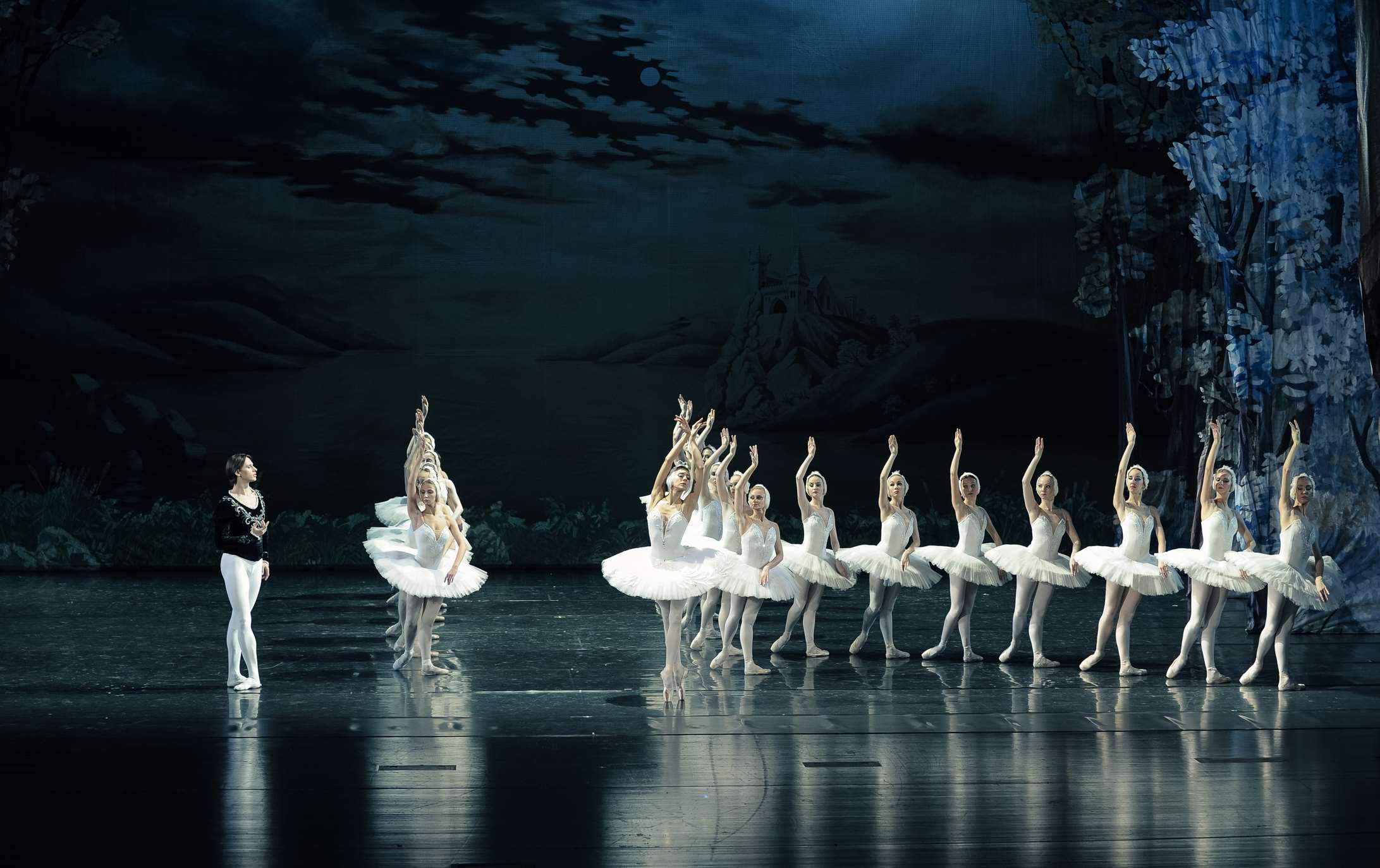 Ballet_de_KievEl_Lago_de_Los_Cisnes.jpg